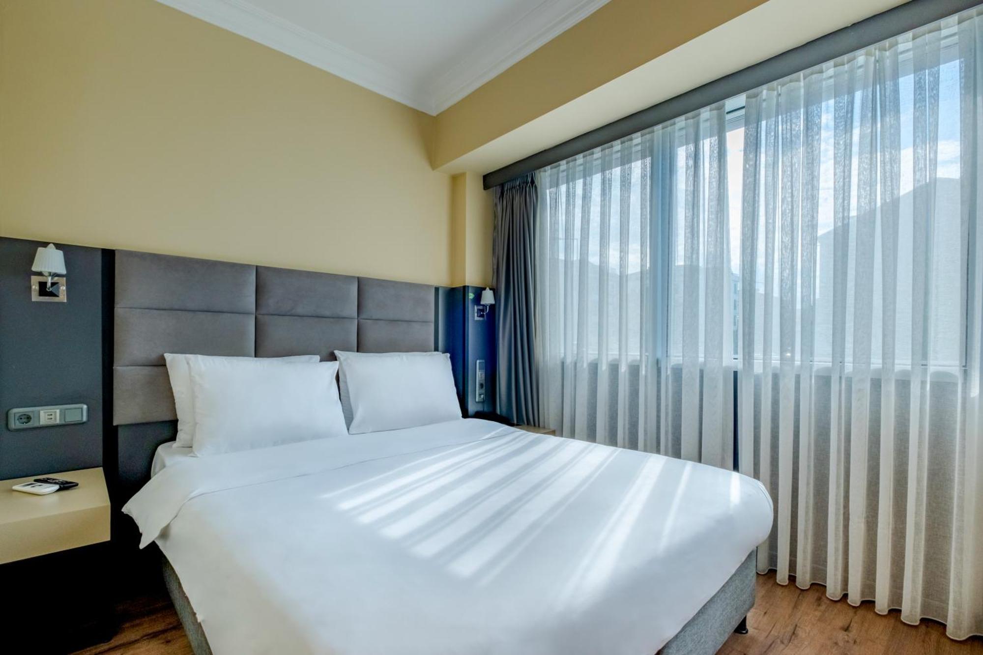 เอฟอาร์ที แอร์ไลน์ โฮเต็ล Hotel Arnavutkoy ภายนอก รูปภาพ