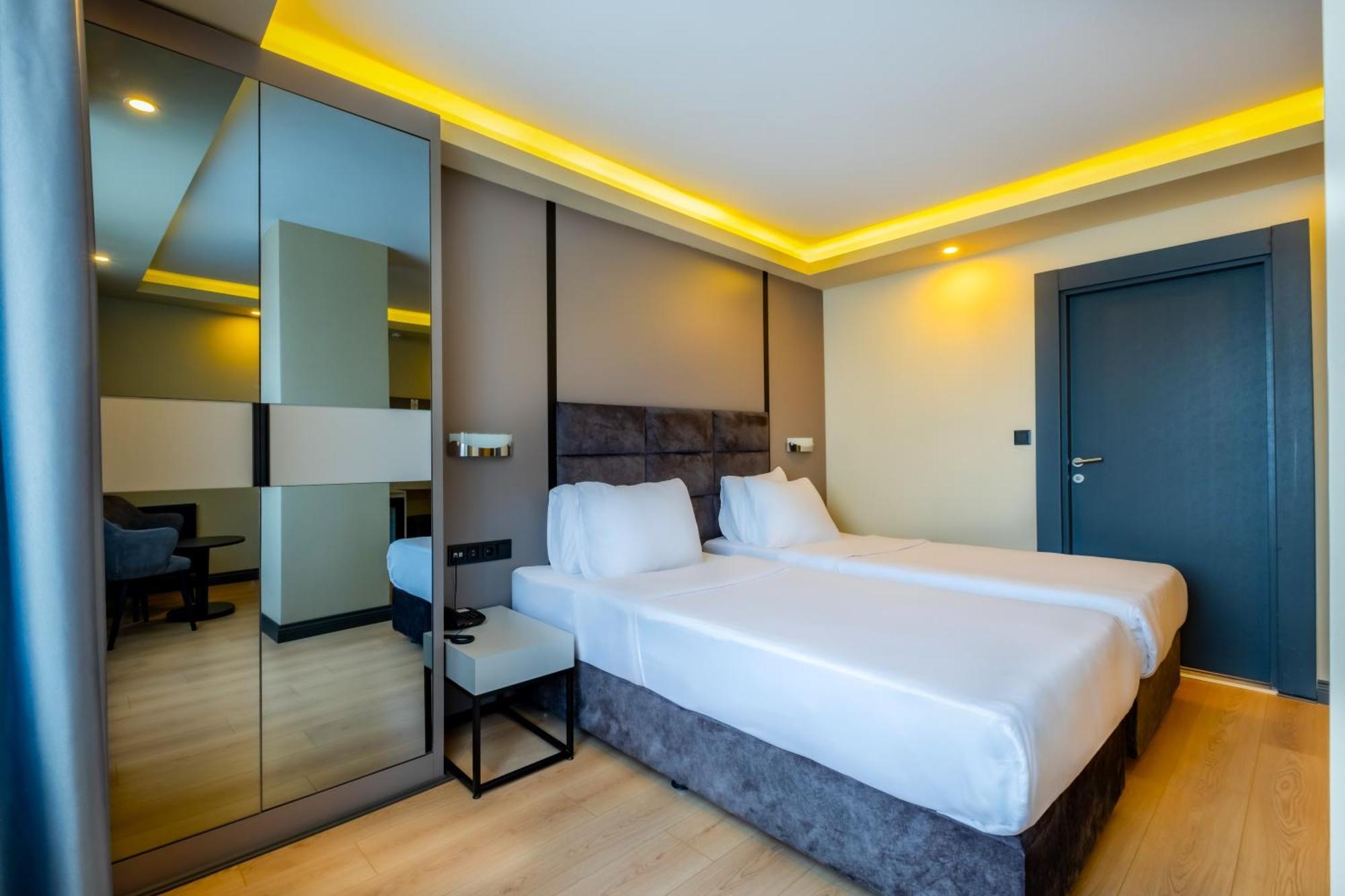 เอฟอาร์ที แอร์ไลน์ โฮเต็ล Hotel Arnavutkoy ภายนอก รูปภาพ